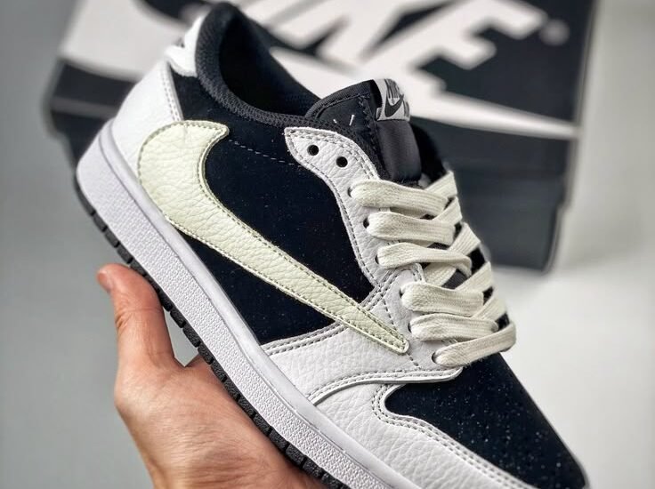 Air Jordan 1's travis Scott